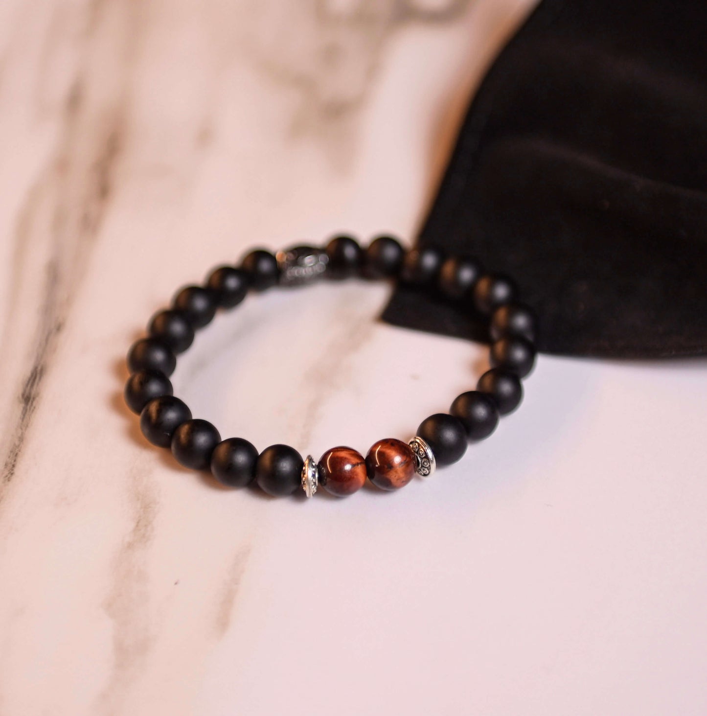 Black Onyx & Red Tiger Eye (عقيق اسود و عين النمر الاحمر)