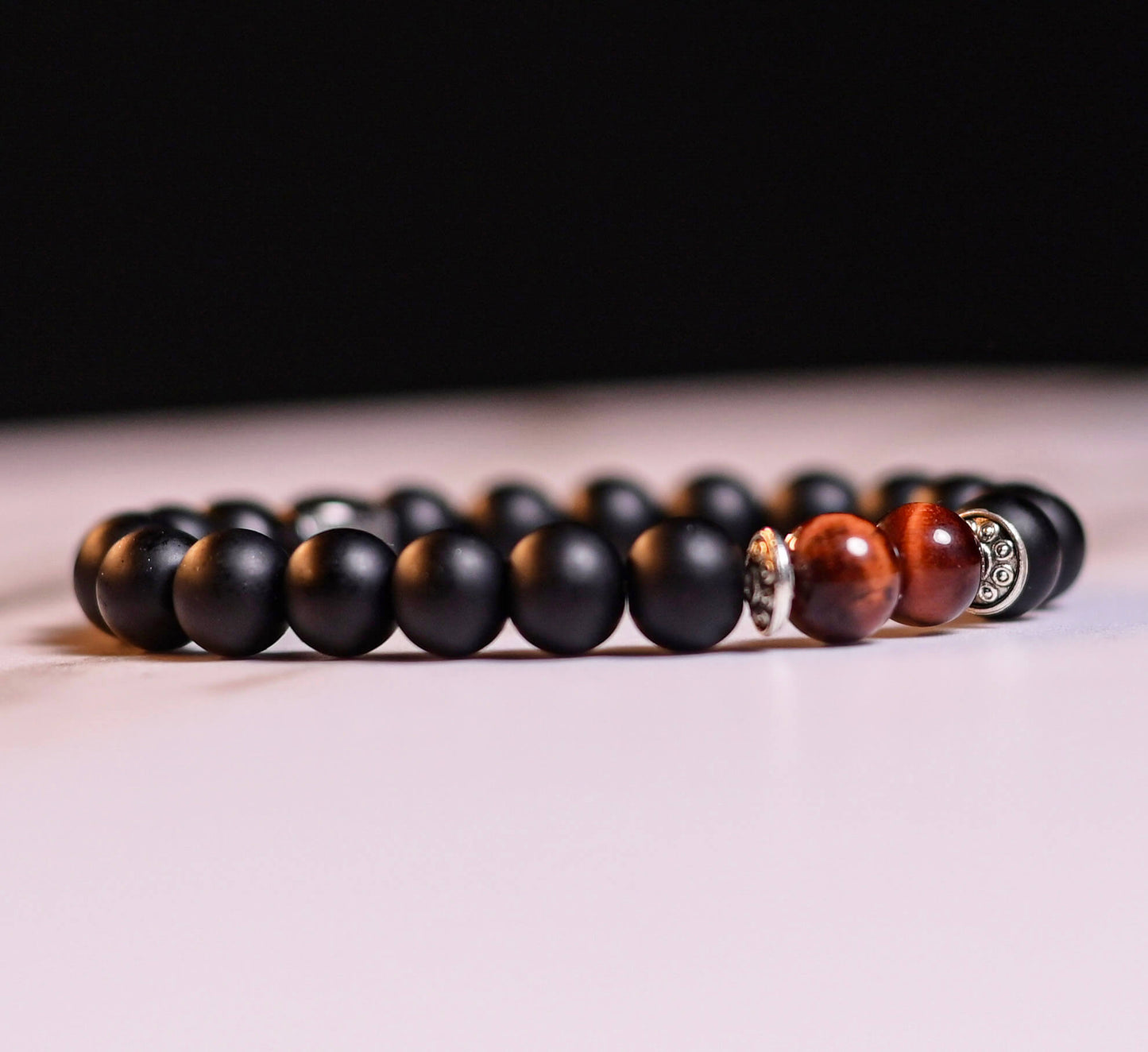 Black Onyx & Red Tiger Eye (عقيق اسود و عين النمر الاحمر)